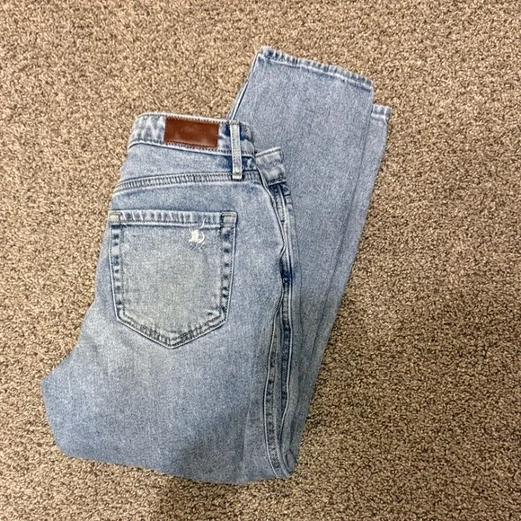 Hollister Light Wash Denim Jeans - Picture 4 of 4